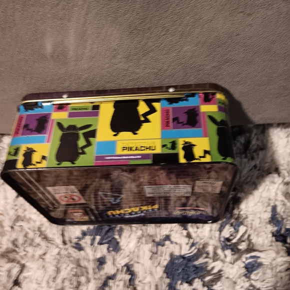 Pokemon Detective Pikachu Black and Yellow Tin - Picture 6 of 7